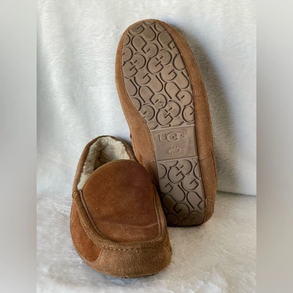 UGG Men's Ascot Corduroy and Leather slippers Sz 11 brown